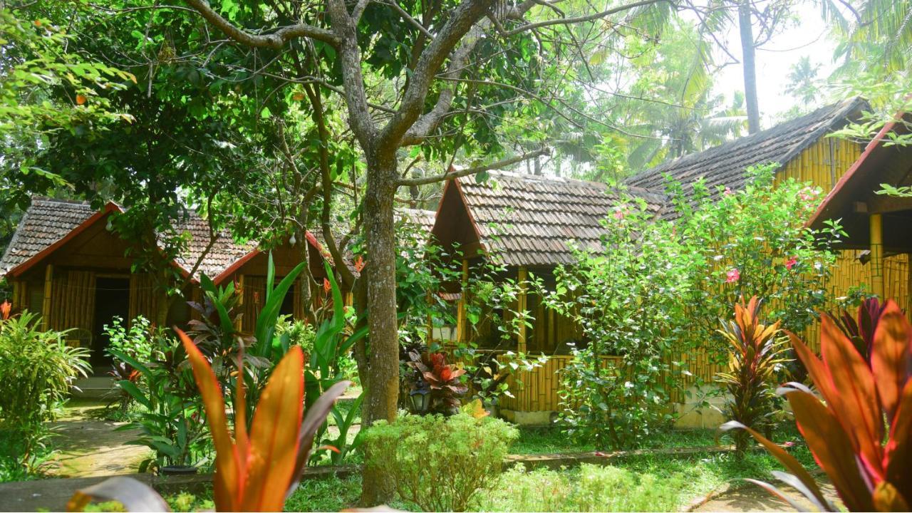Savithri Inn Cottage Varkala Eksteriør bilde