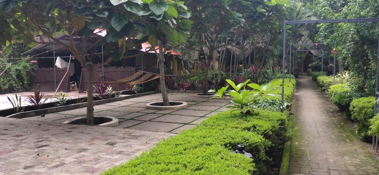 Savithri Inn Cottage Varkala Eksteriør bilde