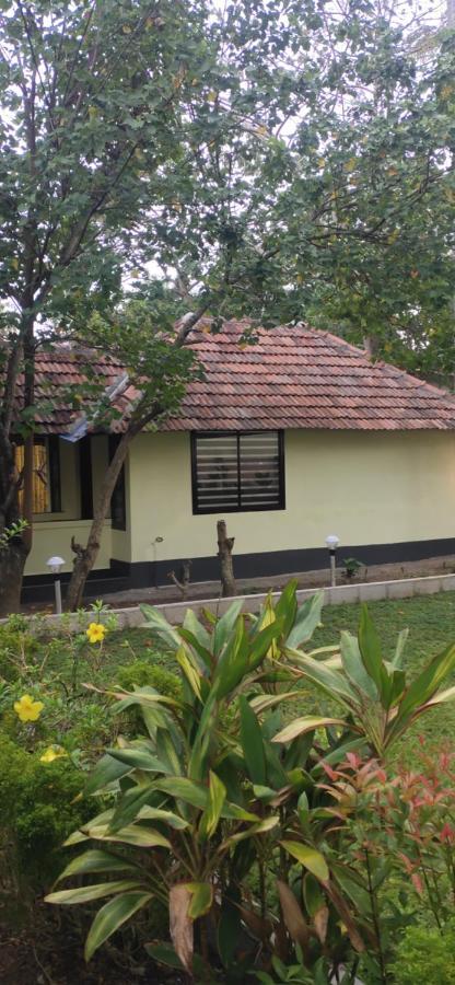 Savithri Inn Cottage Varkala Eksteriør bilde