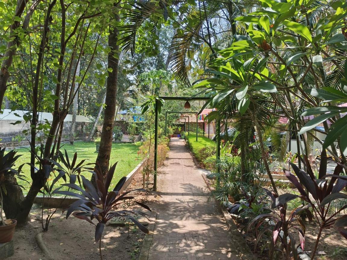 Savithri Inn Cottage Varkala Eksteriør bilde